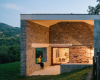 PYOArquitectos用标有木板的混凝土和浅色石材改造西班牙农庄