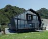 房产信息：镀锌钢板覆盖不规则堆叠的日本联排别墅